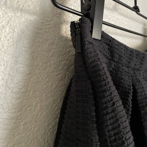 Armani Exchange Women’s Textured Pleated A-Line Skirt 2 Black - Picture 6 of 12